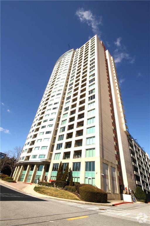 Building Photo - 4561 Olde Perimeter Way Unit 1507 Rental