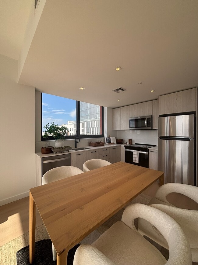 Building Photo - 237 NW 31st St Unit E1