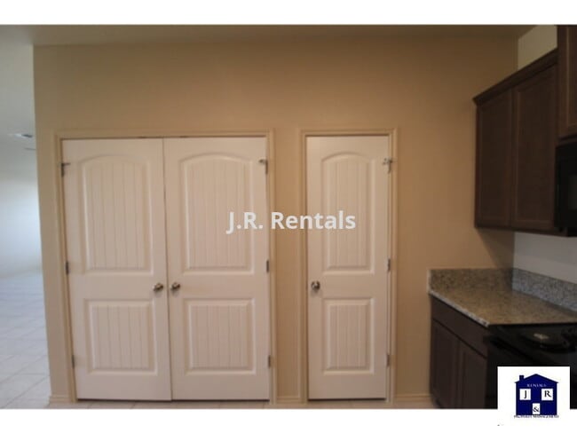 Photo - 1705 Montell St