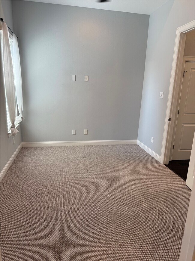 Photo - 2522 Hutchins St