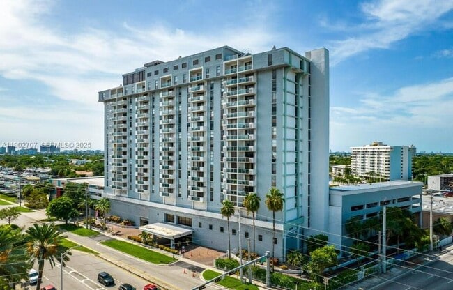 Building Photo - 13499 Biscayne Blvd Unit 1012