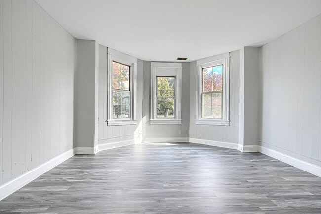 Building Photo - 400 N Hilton St Unit 2