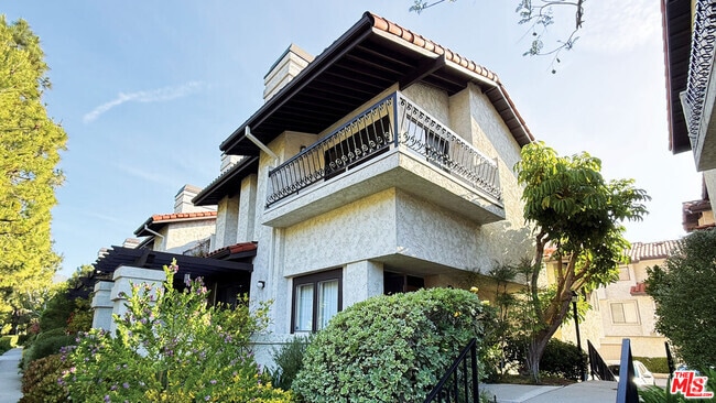 Building Photo - 1488 Palisades Dr Rental