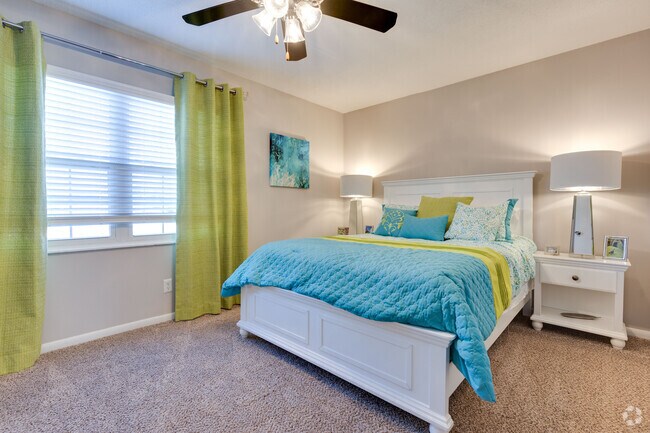 2BD, 1BA - 960SF