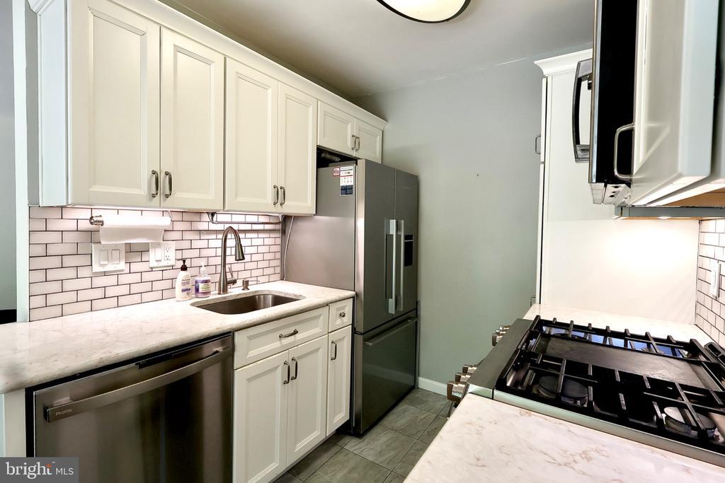 Photo - 4917 Americana Dr Unit T6
