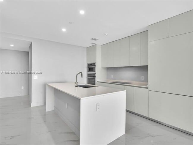Photo - 700 NE 24th St Unit 700 NE 24th St  3303
