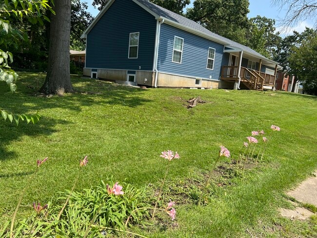 Photo - 101 W 10th St
