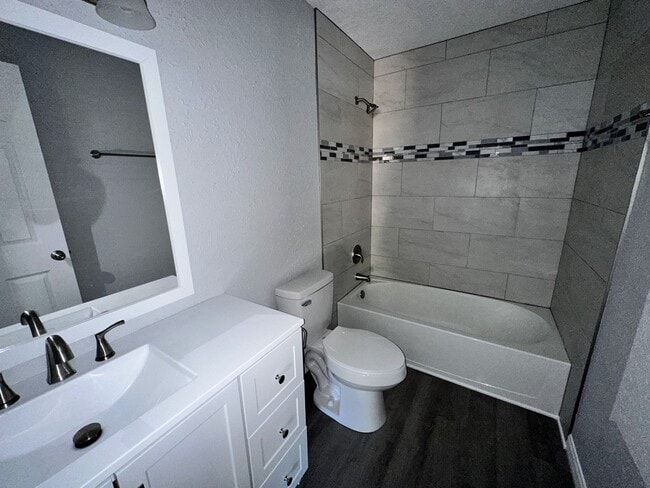 Photo - 3761 NE 40th Pl Unit 1