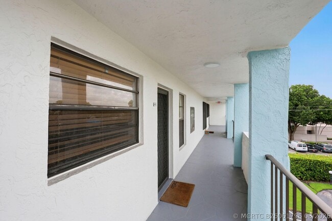 555 Banyan Tree Ln Unit 410