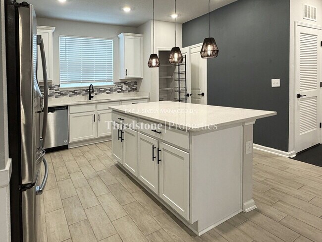 Photo - 1090 Farwell St