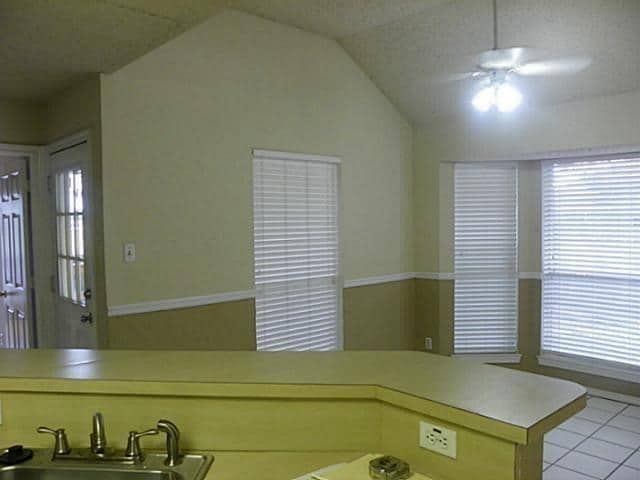 Photo - 944 Meadow Cir S