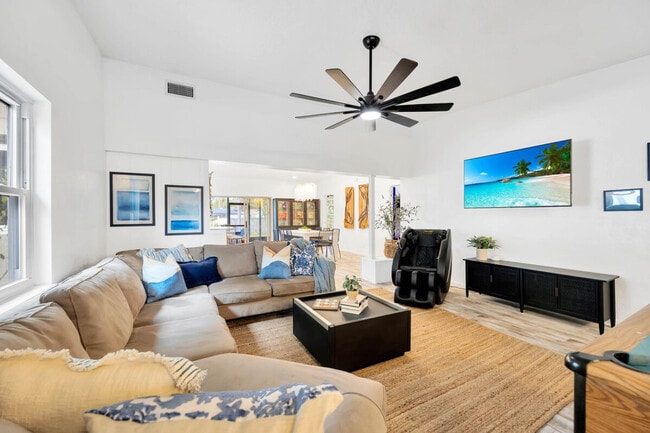 Building Photo - 10755 Clara Ln