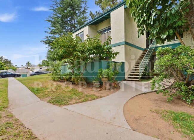 1811 E Grand Ave