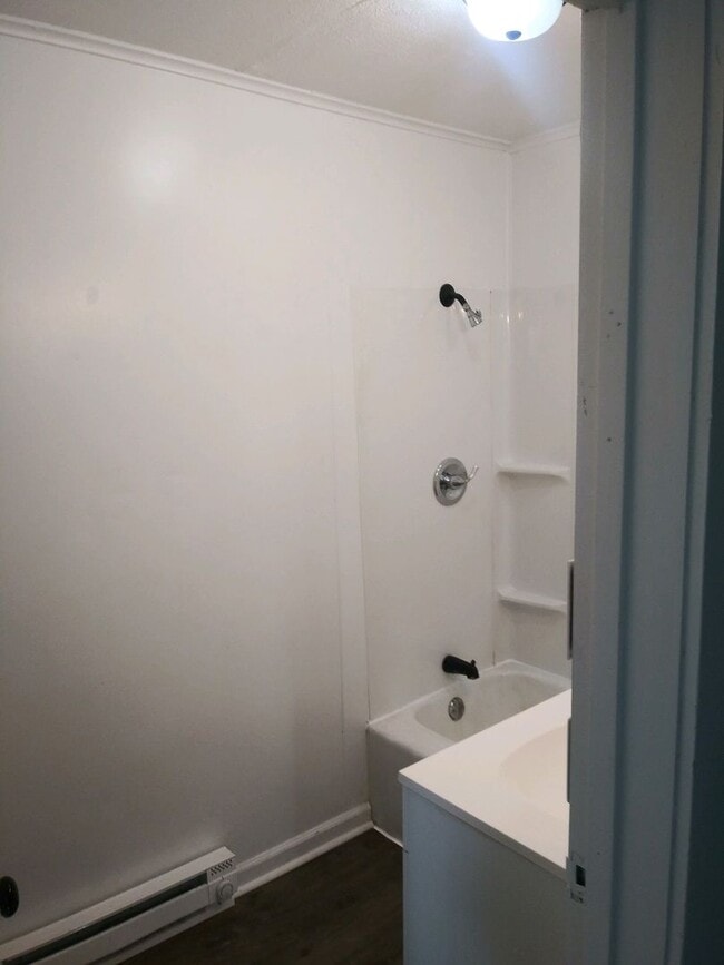 Photo - 1024 W 5th St Unit Apt 2
