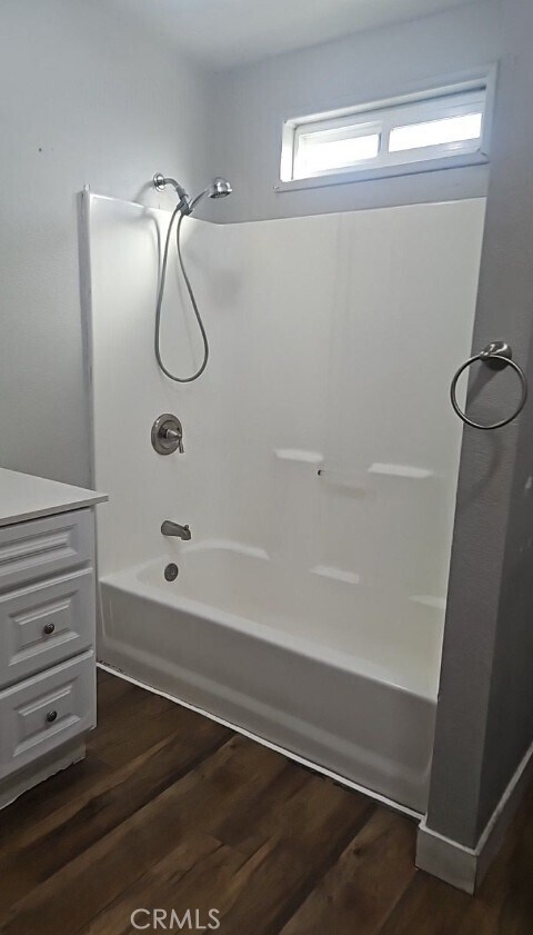 Photo - 926 E 57th St