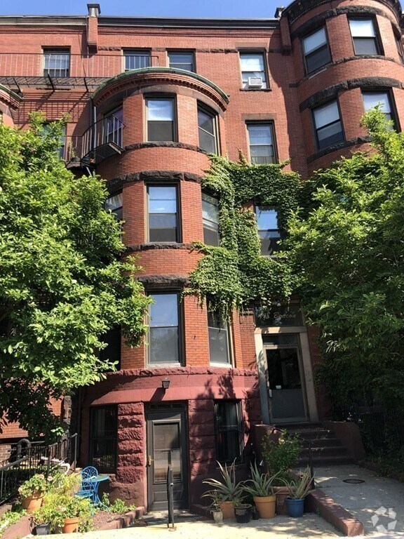 Building Photo - 918 Beacon St Unit 2 Rental