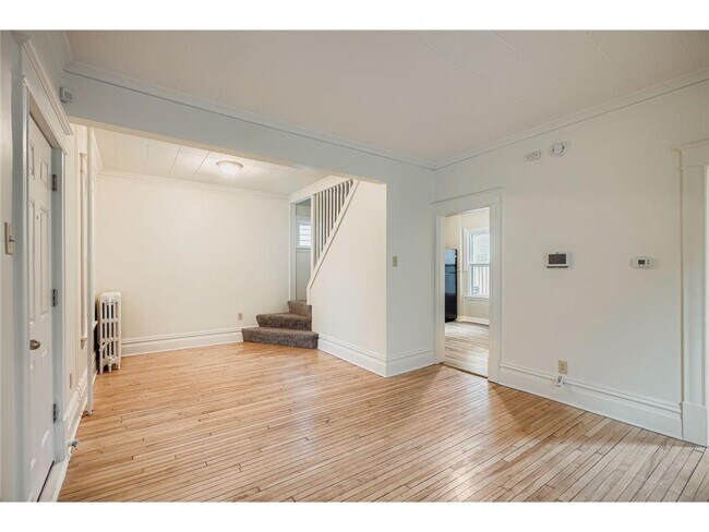 Photo - 595 Hawthorne Ave E