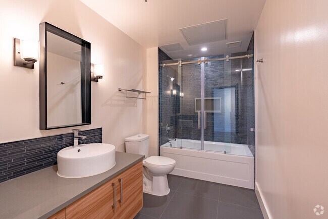 1BR, 1BA - 642SF