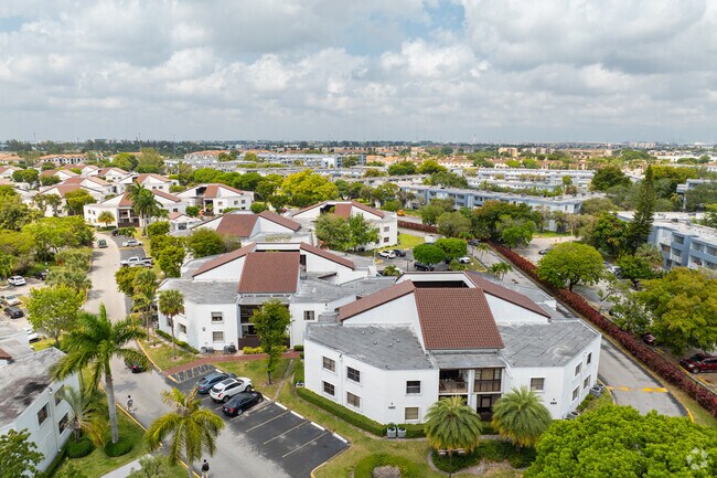 Photo - Bleau Fontaine Condominiums
