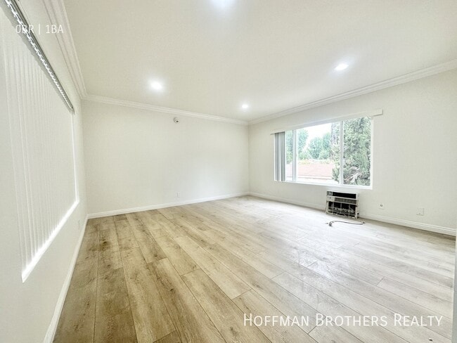 Building Photo - 20445 Saticoy St Unit 6