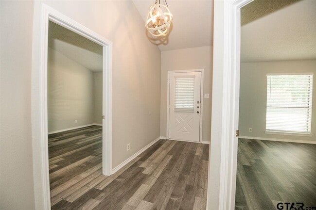Photo - 5831 Hollytree Dr