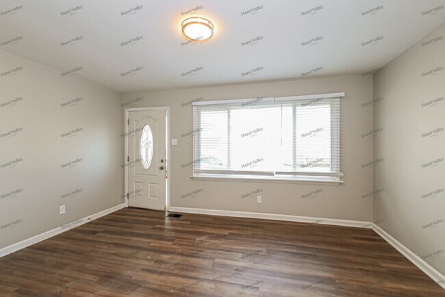 Photo - 9418 Echo Ln