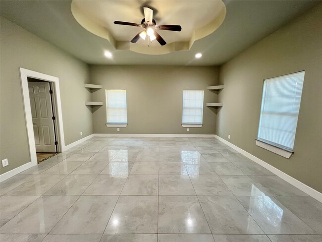 Photo - 216 Thorn Ridge St