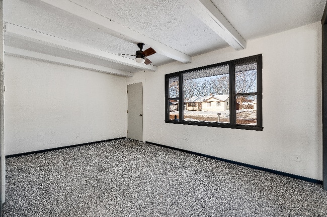 Photo - 731 E Division St