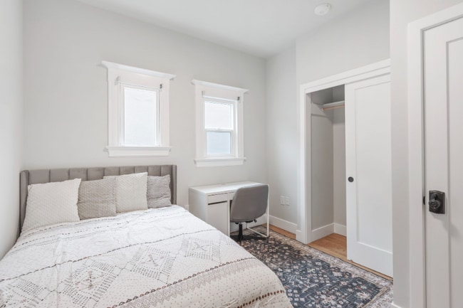 Building Photo - 1022 G St Rental