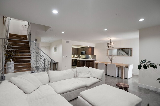 Building Photo - 11023 Fruitland Dr