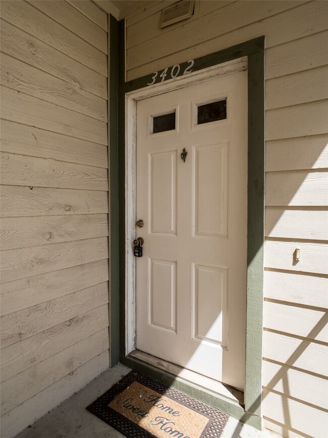 Building Photo - 6500 Harbor Town Dr Unit 3402