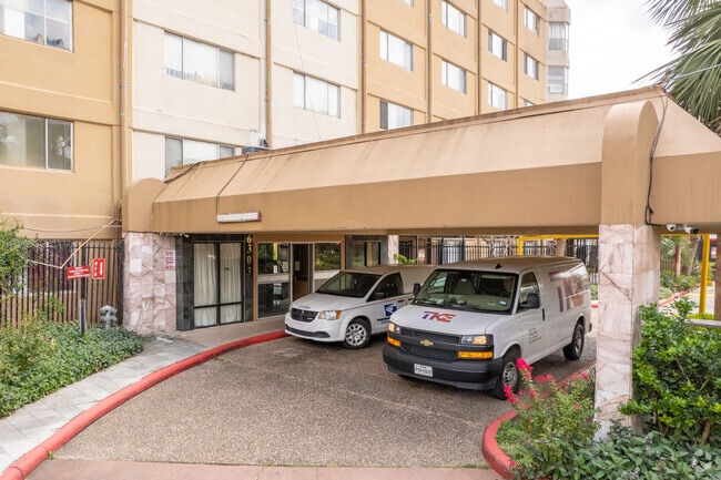 Entrance - Atrium Cellini