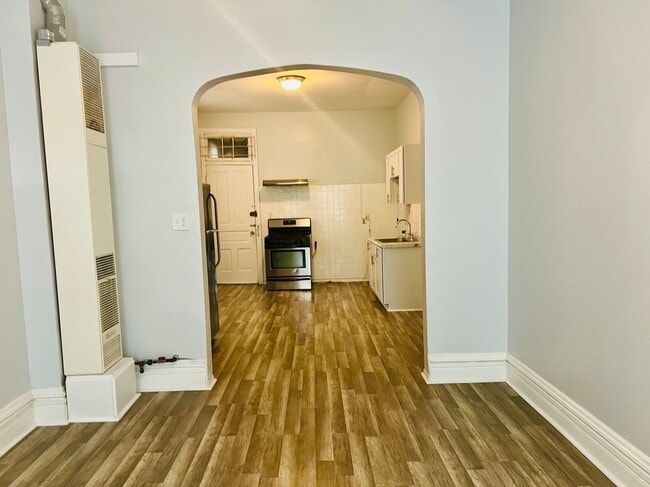 Photo - 920 N Wolcott Ave Unit 2F