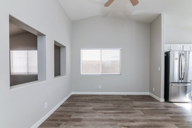 Photo - 2037 Madica Ave