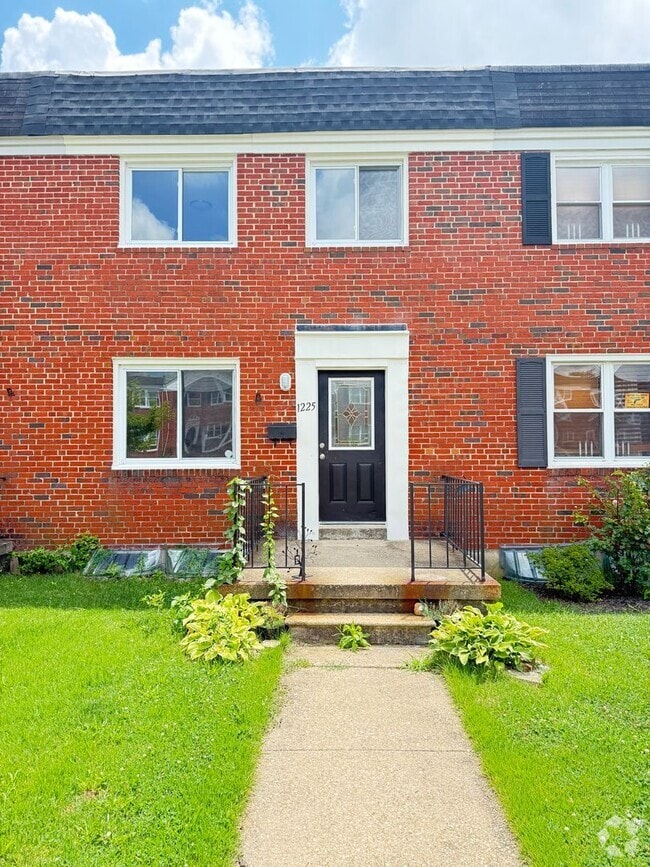 Building Photo - Four-Bedroom House in Parkville