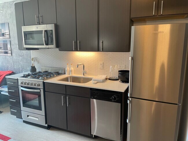 Photo - 678 N Wells St