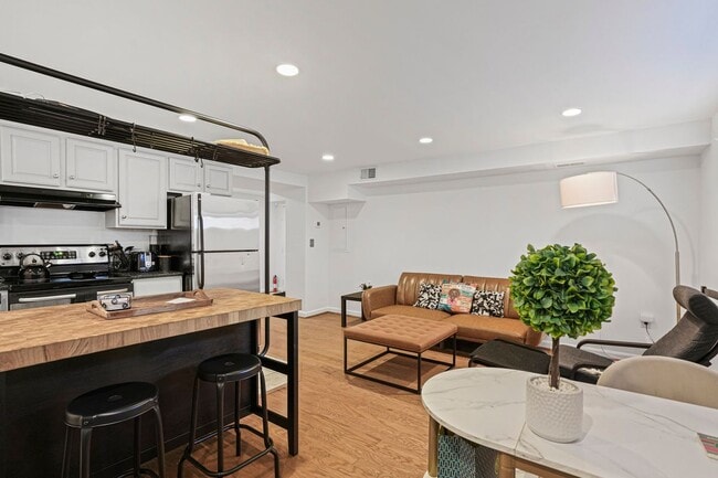 Photo - 1321 Fairmont St NW