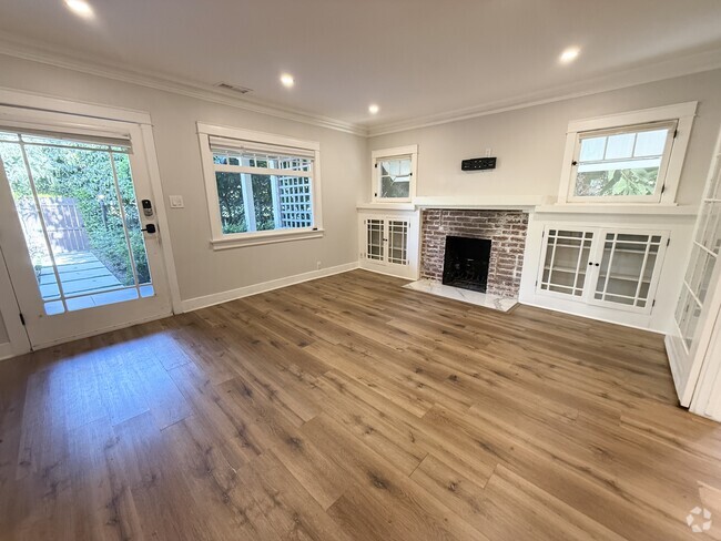 Building Photo - 901 N Orange Grove Ave Rental