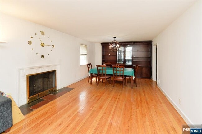 Photo - 968-972-972 Byron Ave