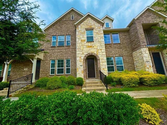 Photo - 925 Utica Dr Townhome