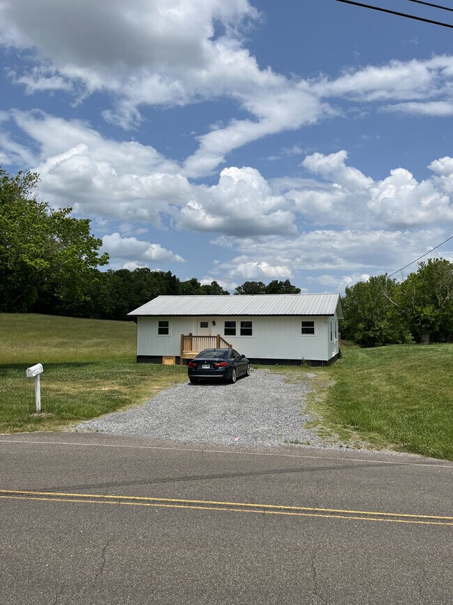 Outside Photo - 8412 Sevierville Pike House