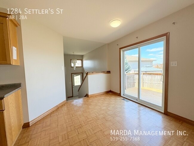 Photo - SPACIOUS 2+1 BEDROOM / 2 BATHROOM HOME IN SOUTH WINDSOR +UTILITIES