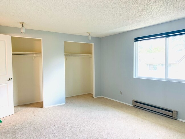 Photo - Light, Bright and Updated 2 bed 1.5 bath townhouse in Lynnwood