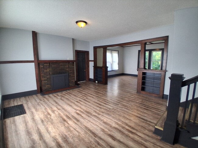 Photo - 120 S Crawford St