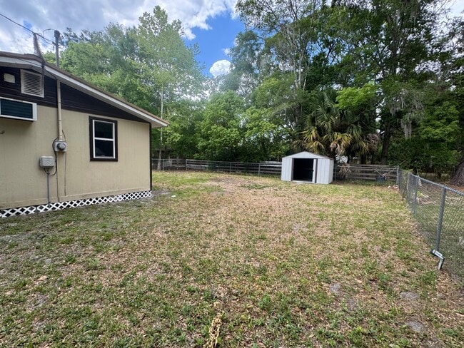 Photo - 1203 Larry St