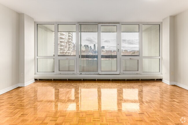 Bachelor - 380SF - Living Room - 221 Balliol Street