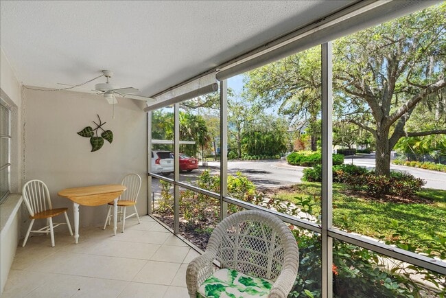 Photo - Beautifully updated 2 bed/2 bath located c... Unidad #7S
