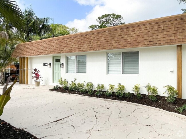Building Photo - 1523 SW 19th Ave Rental