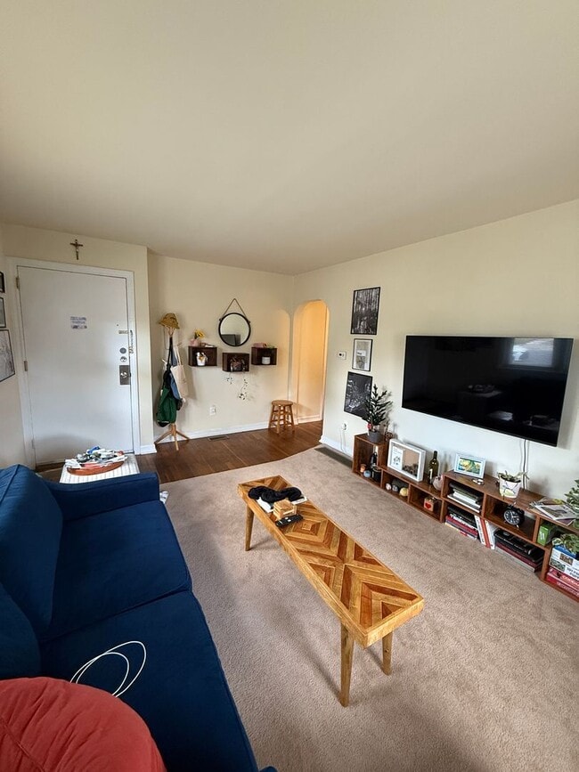 1 bedroom | 1 bath - Oaklyn, NJ - 1 bedroom | 1 bath - Oaklyn, NJ Unit 212 1B