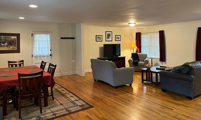 Photo - 461 E Boundary Ave SE